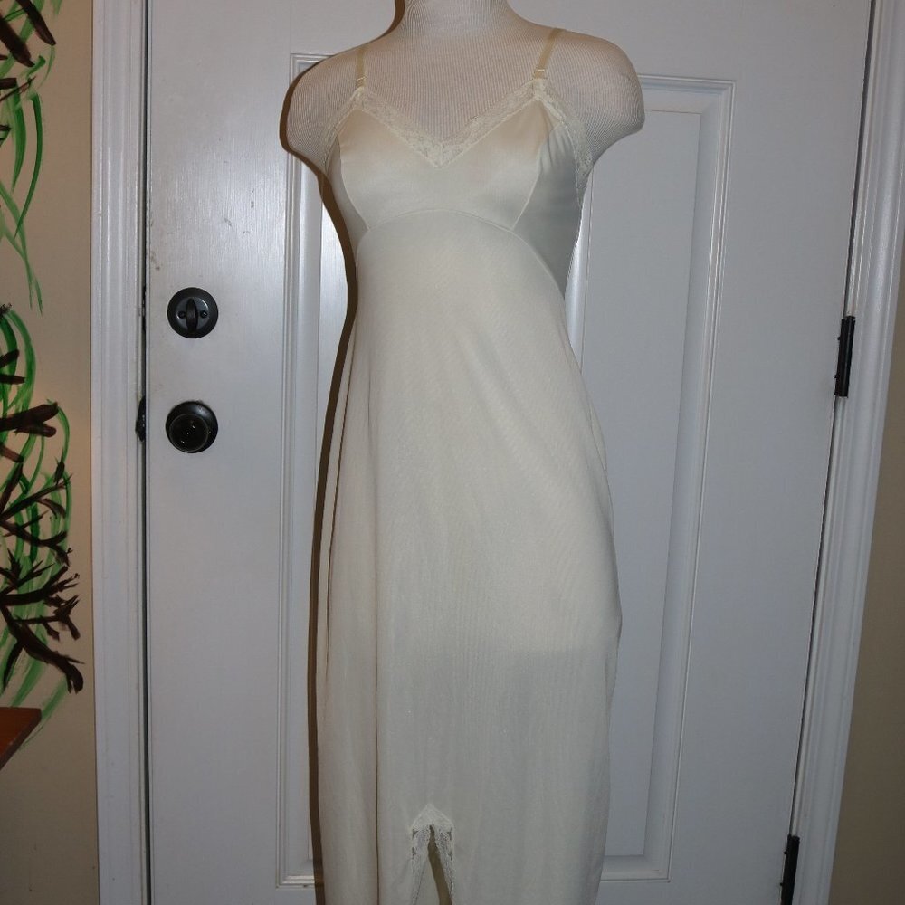 VINTAGE JC Penny long slip dress 32/10 length beige